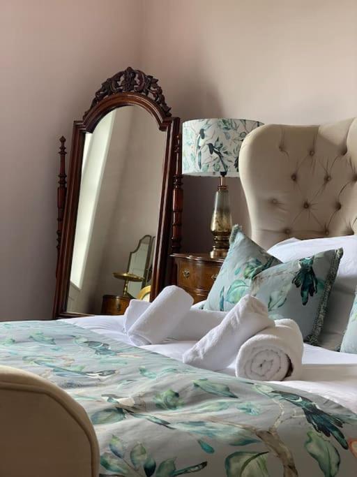 Luxury Georgian Home, Hot Tub, Sea View, Private Garden, Sleeps 6 Bognor Regis Exterior photo
