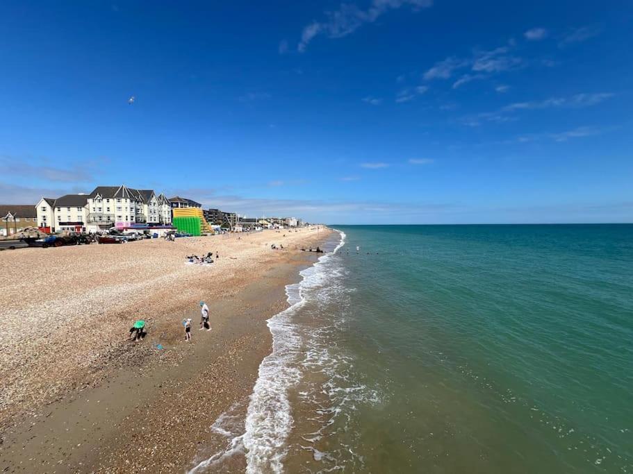 Luxury Georgian Home, Hot Tub, Sea View, Private Garden, Sleeps 6 Bognor Regis Exterior photo