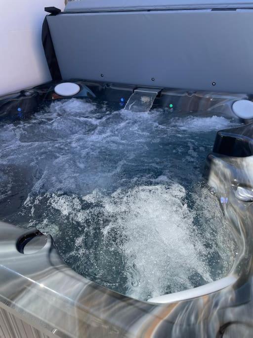 Luxury Georgian Home, Hot Tub, Sea View, Private Garden, Sleeps 6 Bognor Regis Exterior photo