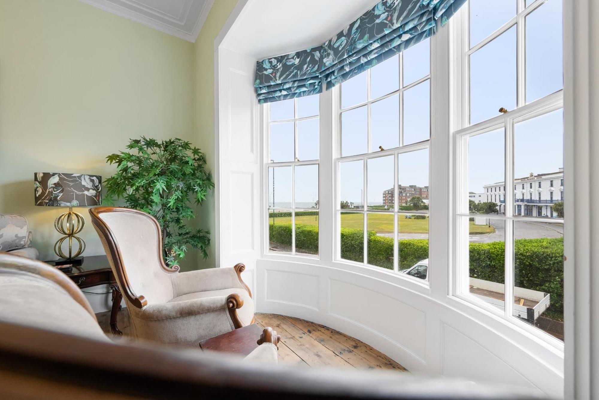 Luxury Georgian Home, Hot Tub, Sea View, Private Garden, Sleeps 6 Bognor Regis Exterior photo