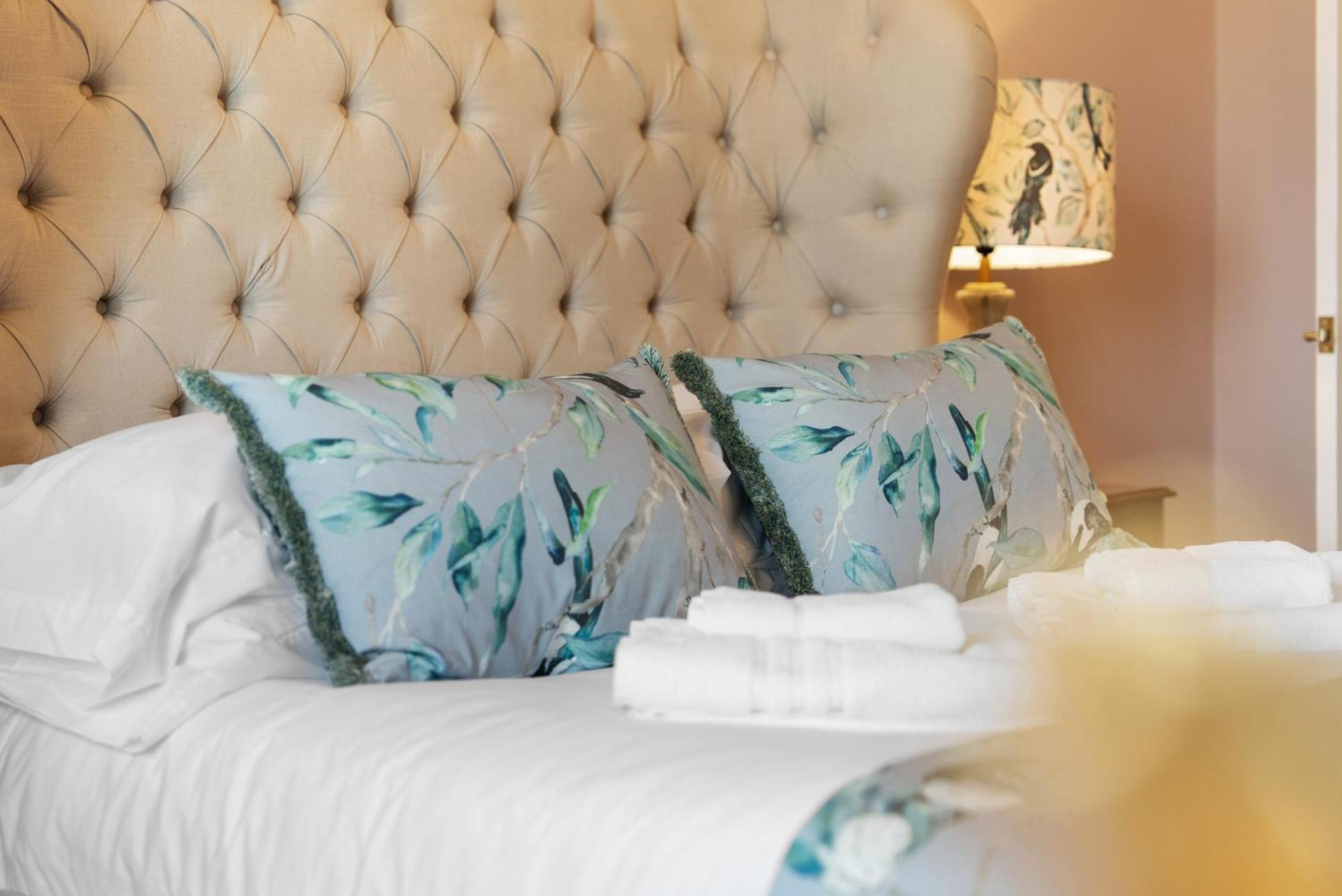 Luxury Georgian Home, Hot Tub, Sea View, Private Garden, Sleeps 6 Bognor Regis Exterior photo