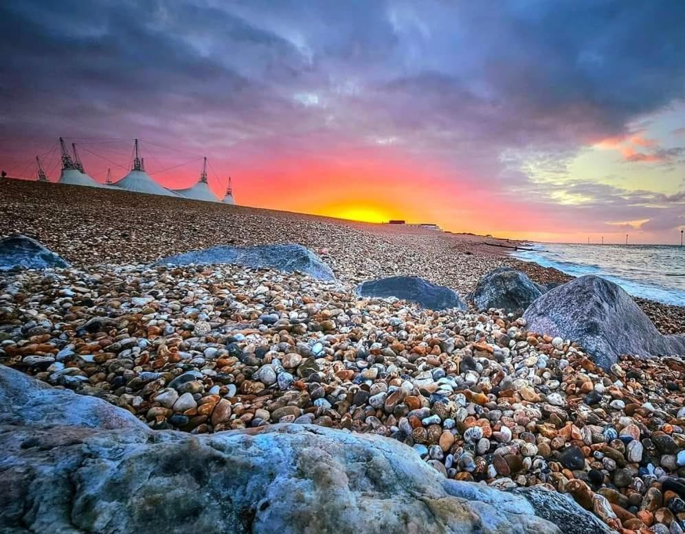 Luxury Georgian Home, Hot Tub, Sea View, Private Garden, Sleeps 6 Bognor Regis Exterior photo