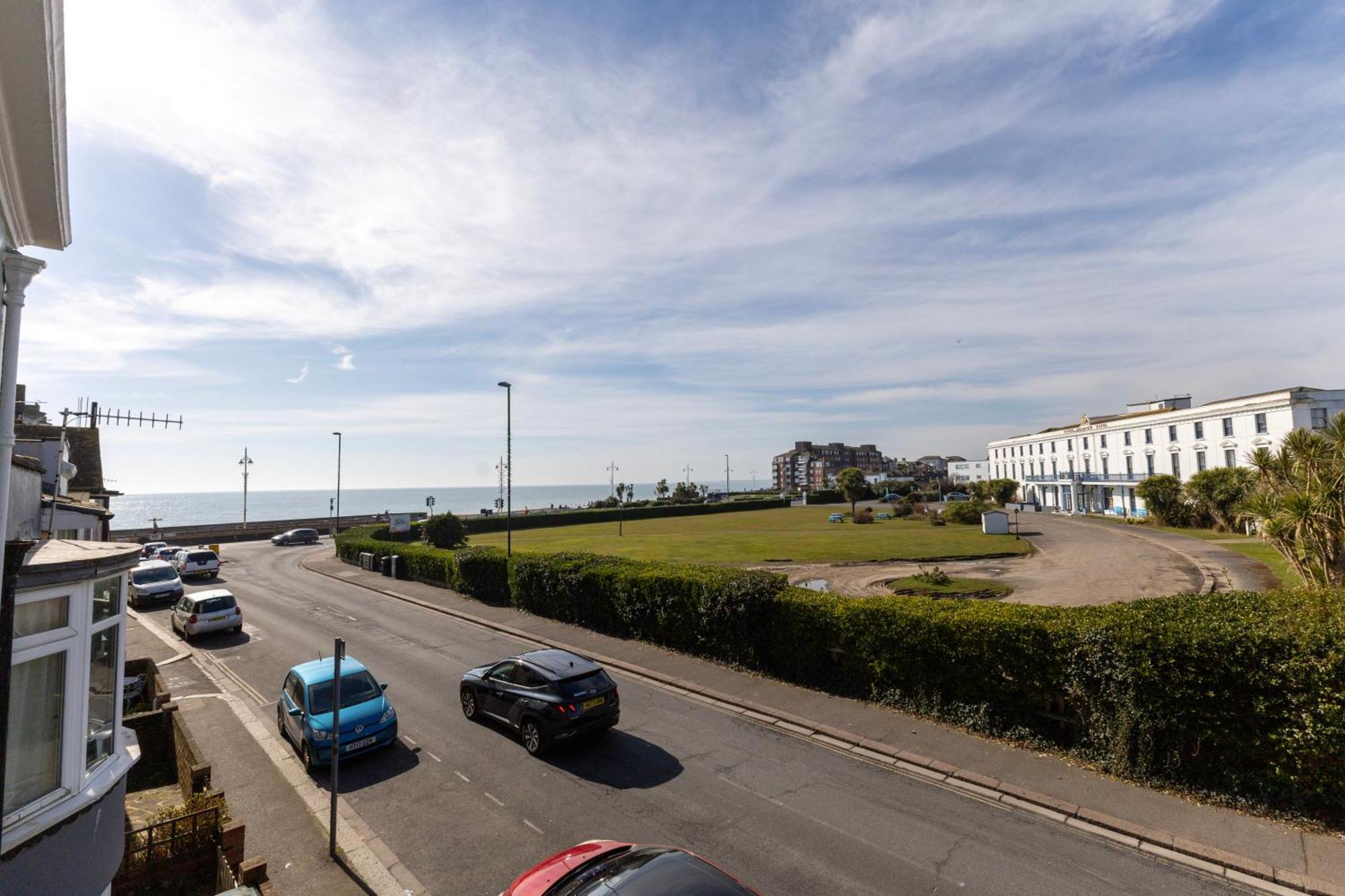 Luxury Georgian Home, Hot Tub, Sea View, Private Garden, Sleeps 6 Bognor Regis Exterior photo